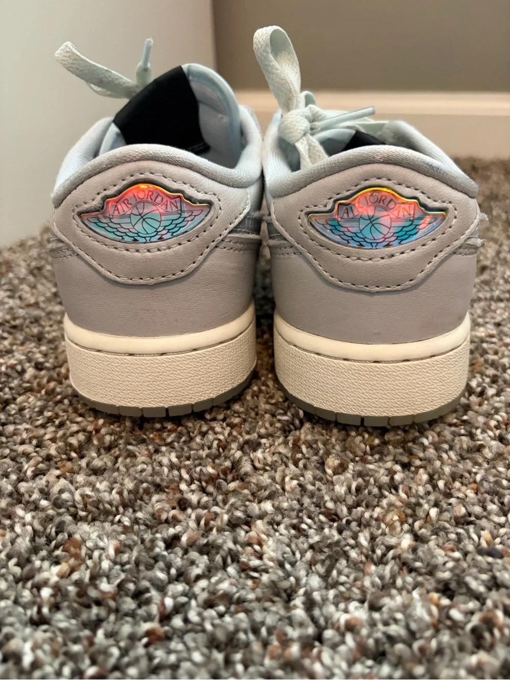 Jordan kids  Low-Top Sneakers in White and Light Gray